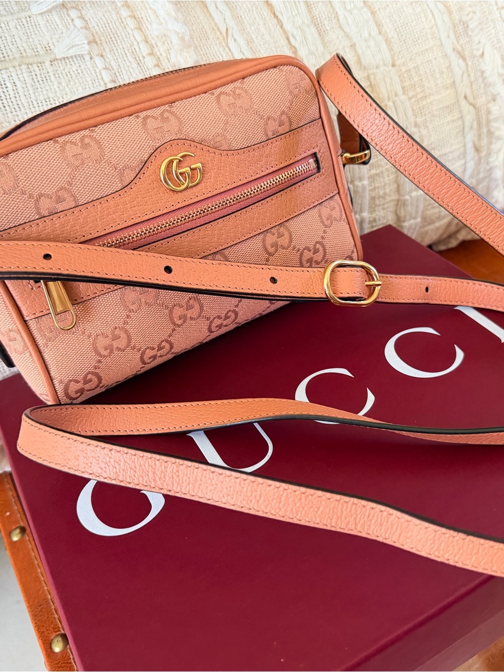 Gucci Pink GG Supreme Crossbody Bag - Picture 4 of 9